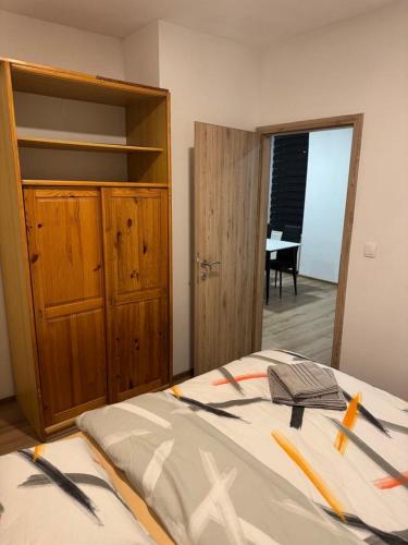 Apartmaji Despotoski Mojstranaにあるベッド