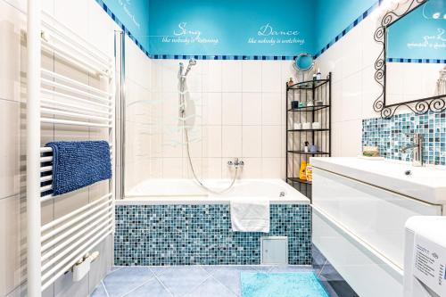 OPAL DREAM - Stylish Living with Good Connections by JR City Apartments
