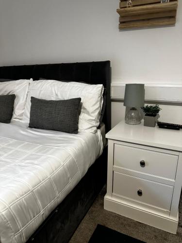 Lincoln city centre rooms P&Sにあるベッド