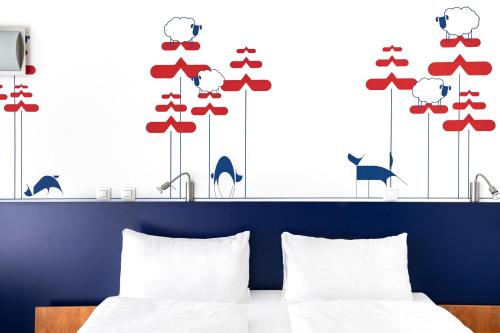 Postel nebo postele na pokoji v ubytování ibis Styles Relax Roznov pod Radhostem