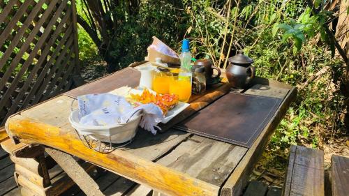 a picnic table with drinks on top of it at Bosques del Paico in El Monte