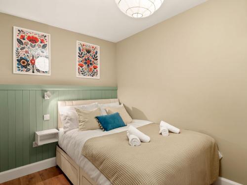 Postel nebo postele na pokoji v ubytování Apartment 297 - Clifden