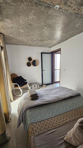Un ou plusieurs lits dans un hébergement de l'établissement Serene Escape in Porto Madeira