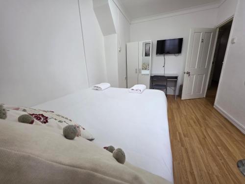 Ένα ή περισσότερα κρεβάτια σε δωμάτιο στο Budget Grey House