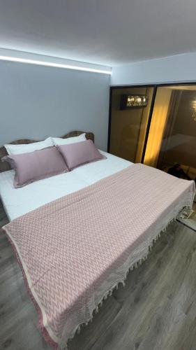 Llit o llits en una habitació de Восточный уют