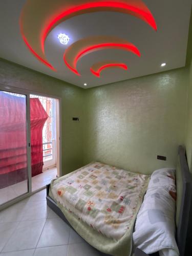Postel nebo postele na pokoji v ubytování Modern Apartment near Agadir - Fast WiFi & Parking
