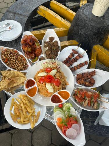 ホテルの敷地内または近くでの食事または食べ物