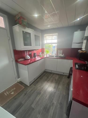 Una cocina o zona de cocina en Home away from home