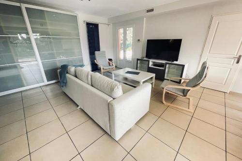 Photo de la galerie de l'établissement Spacious house with large garden and swimmingpool, à Toulouse