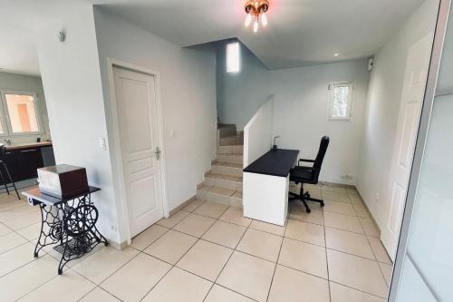 Photo de la galerie de l'établissement Spacious house with large garden and swimmingpool, à Toulouse