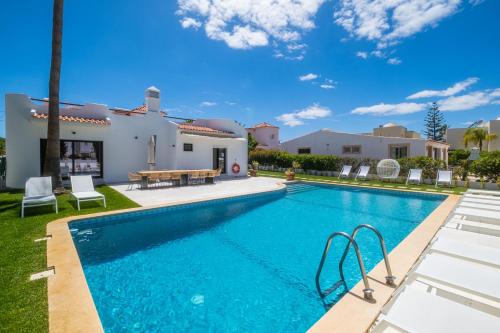 Villa Veiga - Luxury modern design with large beautiful garden