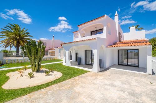 Villa Veiga - Luxury modern design with large beautiful garden