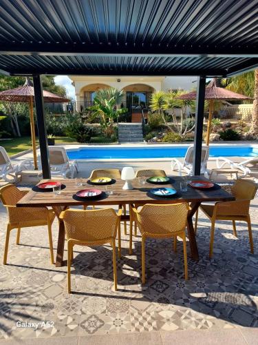 Kolam renang di atau dekat dengan Luxury Villa with Pool & Garden