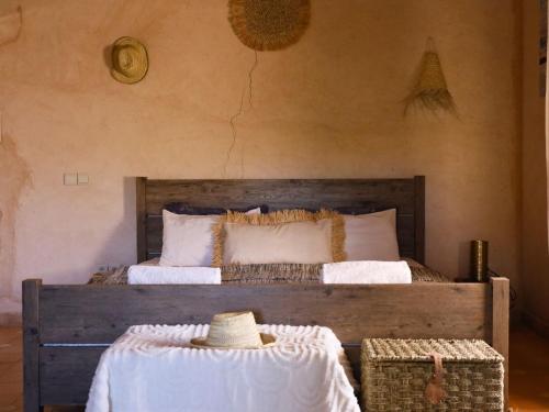 a bedroom with two beds with white pillows at L'Hacienda Joud - Privatisation de 5 chambres dans un havre de paix à Marrakech avec piscine & cuisinière privée dans le désert d'Aït Ourir in Aïn er Rmel