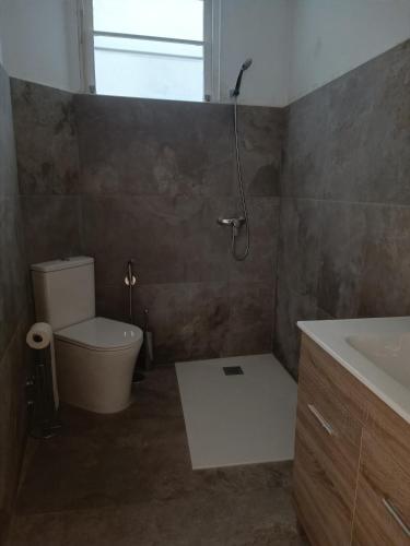 Bilik mandi di Piso en Pontedeume enfrente hotel Eumesa