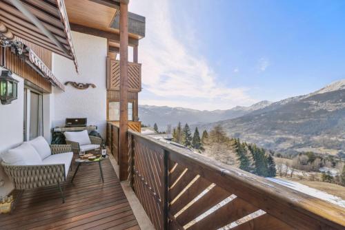 Exquisite Duplex with Views by Mrs Miggins