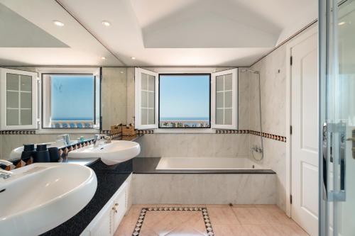 Villa Marbella-private heated pool and breathtaking view