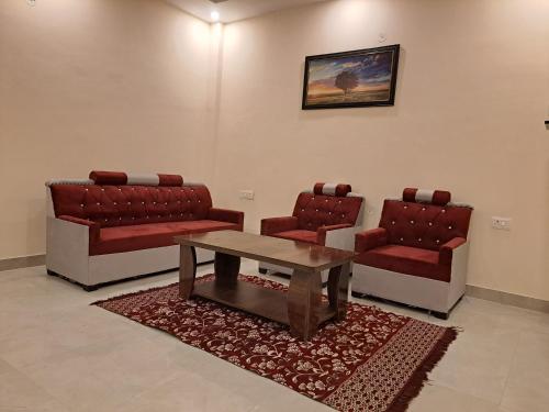 Ruang duduk di Castle INN Hills Dehradun