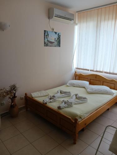 Apartment Orhideya tesisinde bir odada yatak veya yataklar