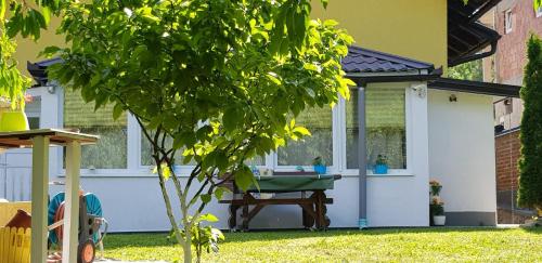 Κήπος έξω από το Alma's Sweet Home