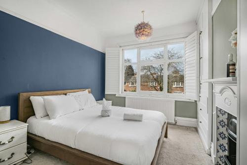 Postel nebo postele na pokoji v ubytování GuestReady - Stylish home in Manchester