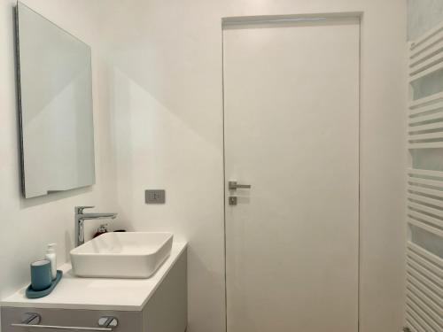 Un baño de Elda apartment with garden and lake view