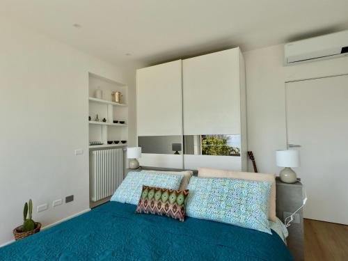 Una cocina o cocineta en Elda apartment with garden and lake view