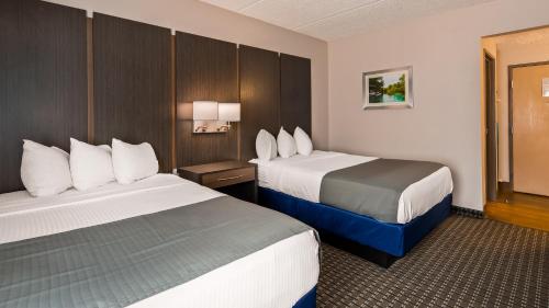a hotel room with two beds at Best Western Ocala Park Centre in Ocala