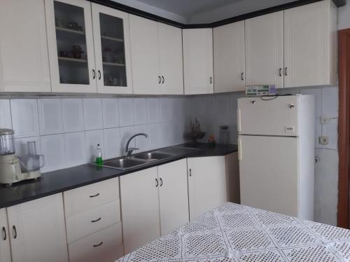 Kuchyň nebo kuchyňský kout v ubytování Casa privata con giardino Bardha lungomare