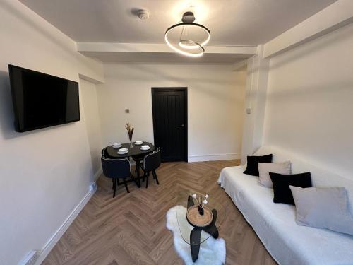 a living room with a white couch and a table at 2 Bedroom flat by London Bridge & The Shard in London
