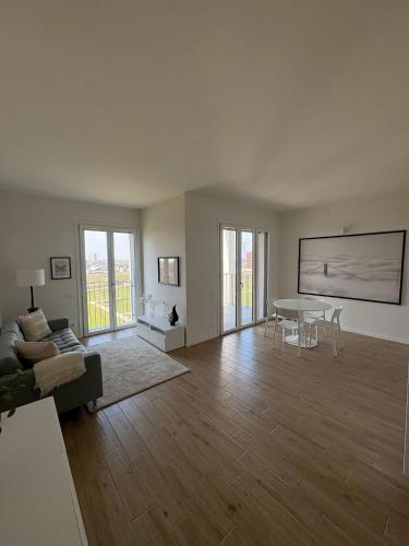 Milano Panorama Home - Luminous with private Garage