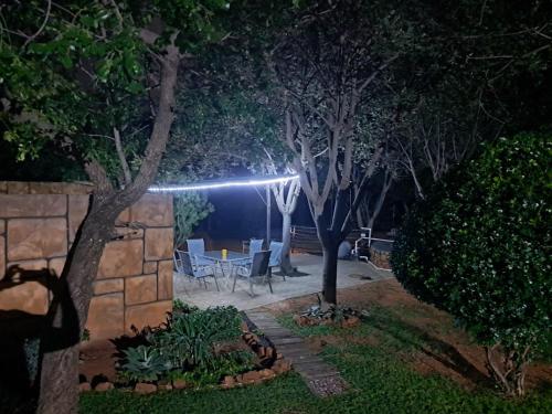 Κήπος έξω από το 5 Sleeper Bushcamp Chalet Hartbeespoort