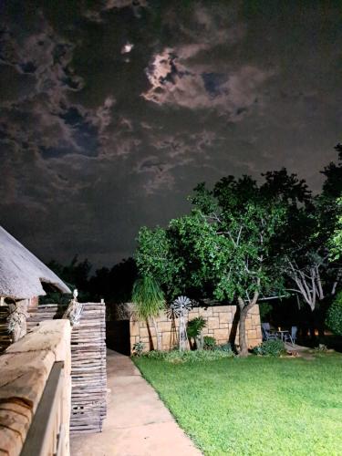 Κήπος έξω από το 5 Sleeper Bushcamp Chalet Hartbeespoort