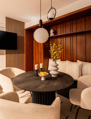 ATELIER 33 , Acropolis Apartments