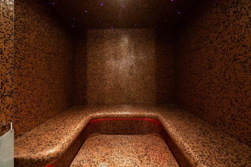 a corner of a room with a bath tub at 1834&Spa Colmar in Colmar