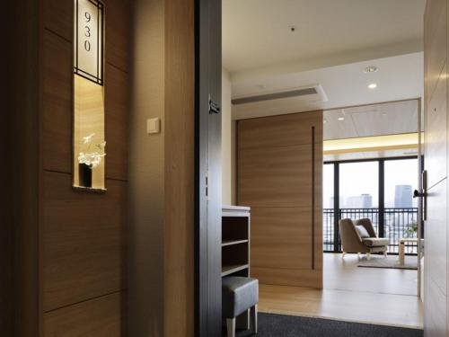 a door leading to a living room with a view at Kobe Minato Onsen Ren in Kobe