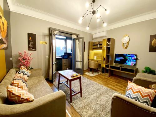 Μια τηλεόραση ή/και κέντρο ψυχαγωγίας στο Central Stay Suites