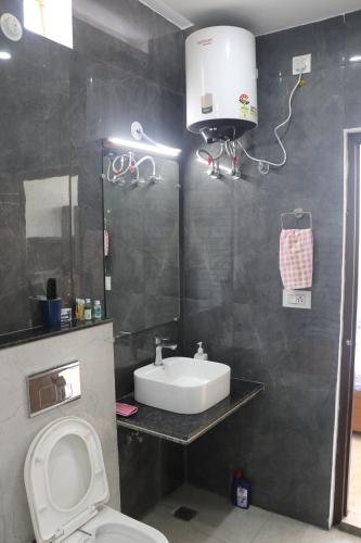 Φωτογραφία από το άλμπουμ του Little Sparrow Home Stay σε Rishīkesh