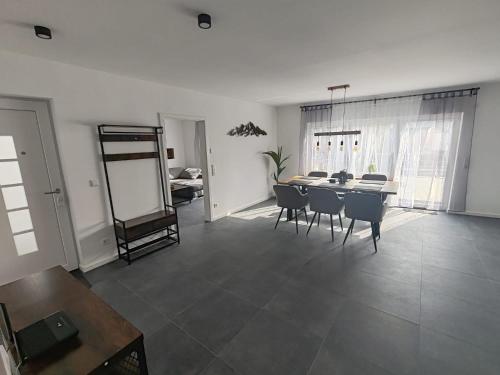 a living room with a dining room table and chairs at Ferienwohnung AnKe in Bad Neuenahr-Ahrweiler