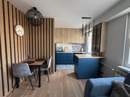 Blue & Wood Studio FV