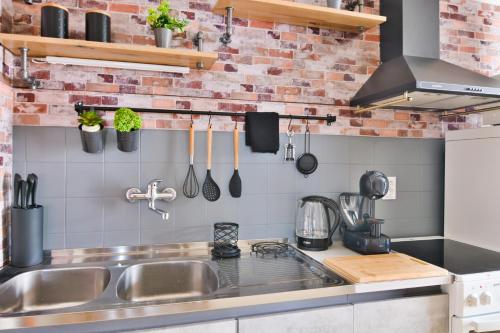 Parkview apartment with balcony