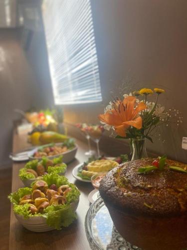 Makanan di atau berdekatan hotel