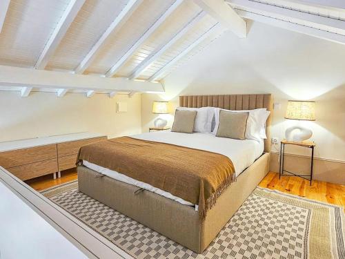 Wood Haven Luxury Duplex Downtown Porto with AC
