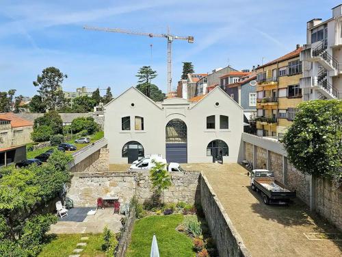 Wood Haven Luxury Duplex Downtown Porto with AC