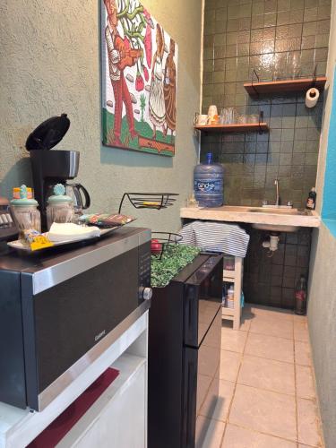 a kitchen with a stove and a counter top at Casa en el centro de veracruz in Veracruz