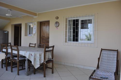 Gambar di galeri bagi Lasy Gasy di Amborovy