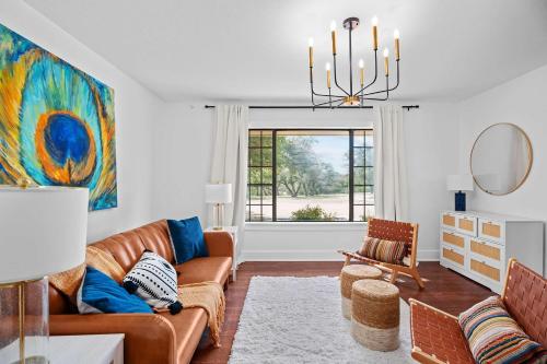 Gallery image of King Beds Hot Tub Game Room 5 br Peacock Haus in Fredericksburg