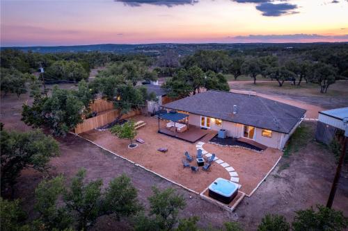 Gallery image of King Beds Hot Tub Game Room 5 br Peacock Haus in Fredericksburg