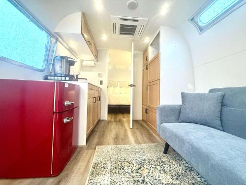 Una cocina o cocineta en Stargazing from Airstream Landing in East Zion