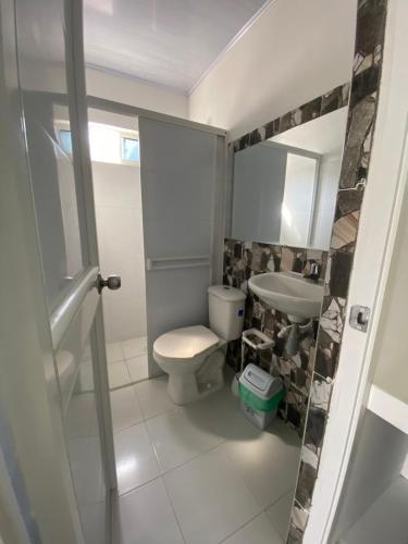 Ένα μπάνιο στο Habitación Kalu Coveñas